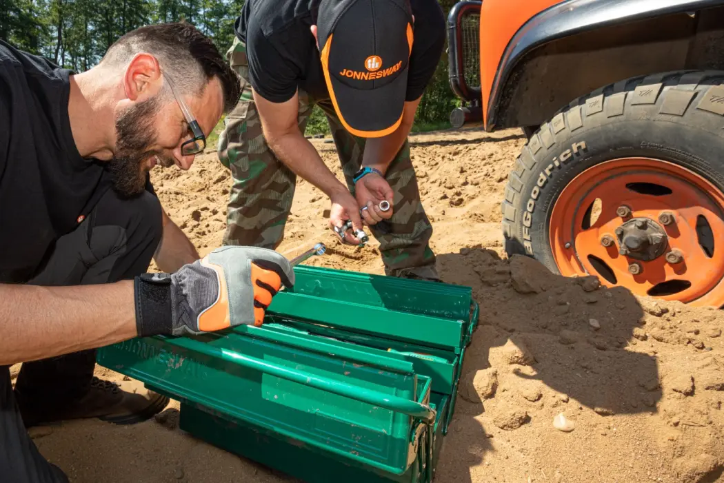 Wybijaki i przecinaki – niezastąpione akcesoria do precyzyjnych prac w warsztacie