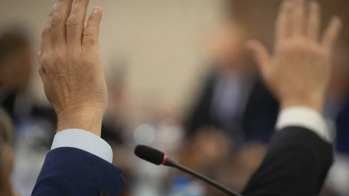 Podatki, pożyczka i sprzedaż działek. Radni zdecydują o wielu sprawach