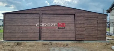 Obraz do artykułu: Garaż niemal „doklejony” do domu? Na małej posesji takie rozwiązanie ma sens
