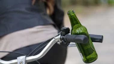 Dwa dni, dwa zatrzymania i sądowy zakaz. 45-latka znów jechała rowerem