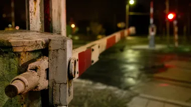 Trzy nocne zamknięcia przejazdów kolejowych. Utrudnienia także w Piotrkowie