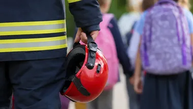 Podejrzana paczka w szkolnym holu. Ewakuacja i akcja służb w Bujnach
