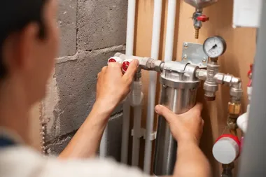 Kiedy separator zanieczyszczeń w instalacji grzewczej staje się koniecznością i jak rozpoznać moment na jego wymianę?