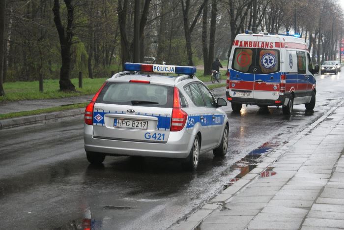 Policja Piotrków Trybunalski: Policjant w czasie wolnym od służby przyłapał grafficiarzy na  niszczeniu elewacji wiaduktu