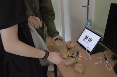 Nauka na żywo w Piotrkowie - Explorer zamienił szkołę w laboratorium