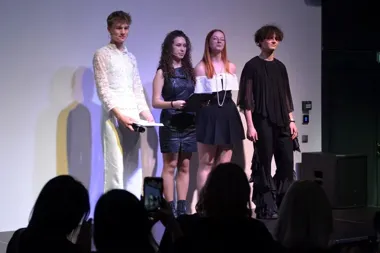 Piotrków zobaczył modę z odzysku - "Forma bez koloru" w Mediatece