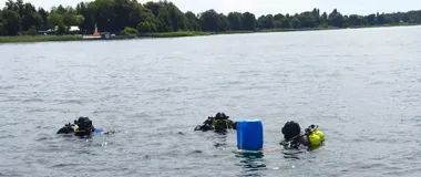 Piotrkowscy nurkowie ćwiczyli pod wodą, a potem wsparli chorego chłopca