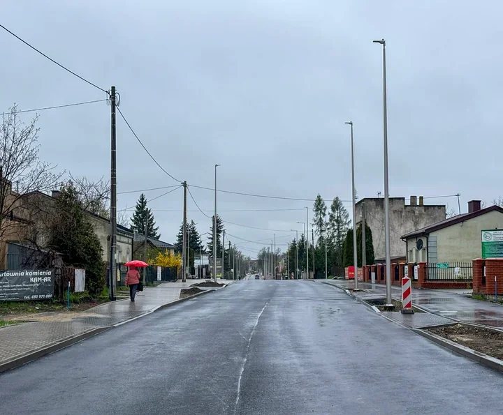 Na Wolborskiej znów rusza bitumiczna układanka. Kierowcy muszą uważać