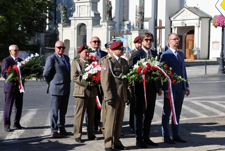 Po uroczystości pod pomnikiem czołgi, łucznictwo i wojskowa kuchnia