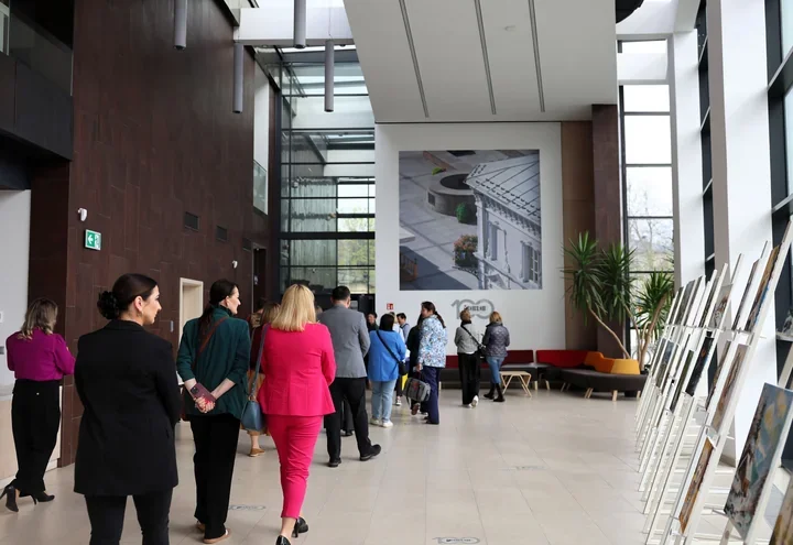 W Piotrkowie pokazano rewitalizację w ruchu. Goście ruszyli przez starówkę