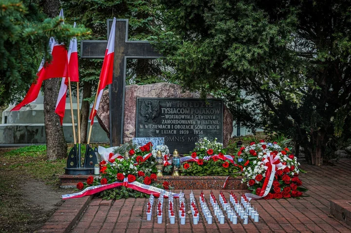 Pod bernardyńskim klasztorem Piotrków oddał hołd ofiarom Katynia