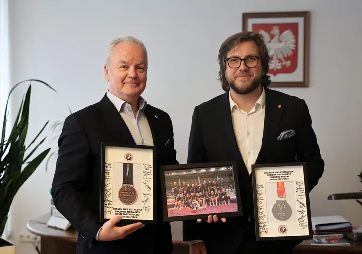 Piotrcovia podarowała prezydentowi medale po głośnych sukcesach zespołu