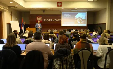 Piotrków cyfryzuje urzędy – 47 jednostek wprowadziło chmurowy system EZD RP