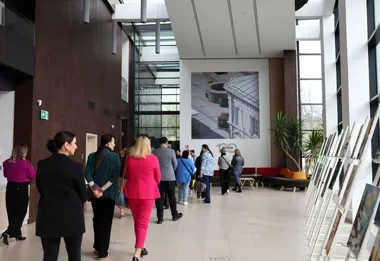 W Piotrkowie pokazano rewitalizację w ruchu. Goście ruszyli przez starówkę