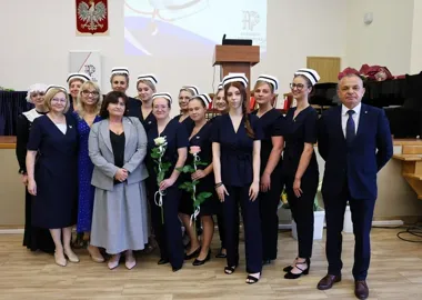 Trzecie czepkowanie w Akademii Piotrkowskiej. 11 nowych pielęgniarek odebrało dyplomy