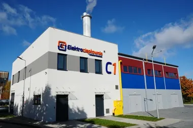 Zielona woda w Piotrkowie. Elektrociepłownia sprawdzi szczelność sieci