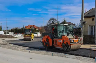 Nowa nawierzchnia sparaliżowała ważny odcinek Piotrkowa Trybunalskiego