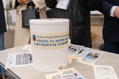 Cztery dni kwesty na piotrkowskich cmentarzach. Zbiórka pomoże ratować zabytkowe groby