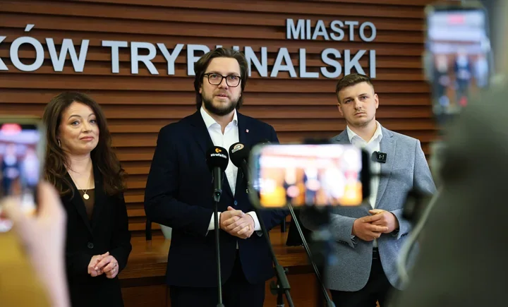Nowe lodowisko przy Żwirki nabiera kształtu. Zimą tafla, latem boiska