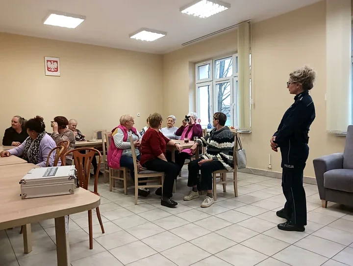 Seniorzy z Grabicy usłyszeli ostrzeżenie przed oszustami