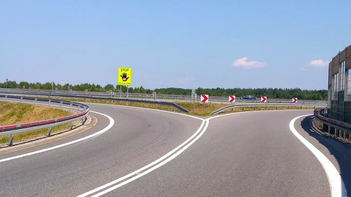 39-letni Kolumbijczyk wjechał rowerem na A1. Policjanci ruszyli z pomocą