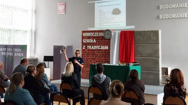 Narkotyki w szkolnej walizce - rodzice z Piotrkowa zobaczyli sposoby ukrywania