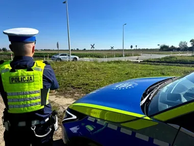 Policjanci sprawdzali niestrzeżone przejazdy kolejowe w Piotrkowie