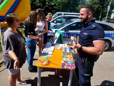 Dzielnicowy z Piotrkowa w centrum plebiscytu - mieszkańcy mają numer