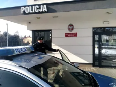 Dzielnicowy z 24. rejonu zbiera głosy - patroluje kilkadziesiąt miejscowości