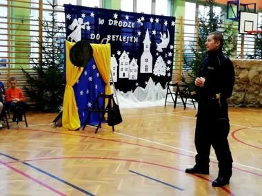 Dzielnicowy walczy o głosy - za nim stoi cały jego rejon