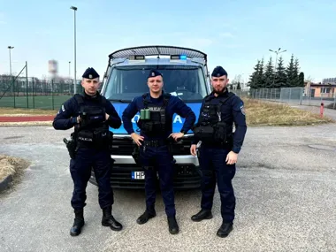 Sekundy od tragedii - policjanci z V Kompanii OPP przywrócili życie 41-latkowi