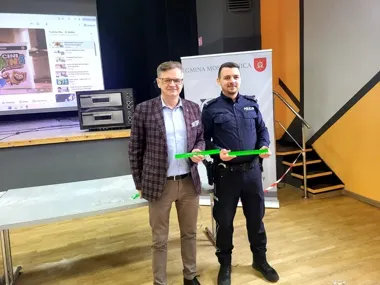 Dzielnicowy z Moszczenicy ruszył po tytuł - społeczność ma głos