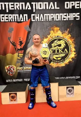 Piotrkowski policjant sięgnął po pas WTKA w niemieckim ringu