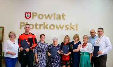 Powiat piotrkowski dzieli pieniądze na zdrowie, relacje i tradycję
