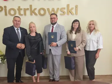 Trójka nauczycieli z powiatu piotrkowskiego odebrała akty mianowania
