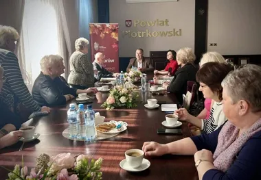 Seniorzy z powiatu biorą sprawy w swoje ręce i szykują serię spotkań