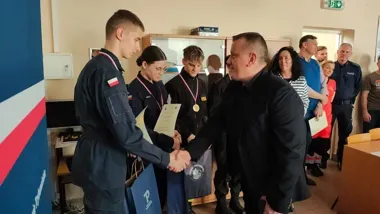 Uczniowie powiatu triumfują w policyjnym turnieju – Bujny na czele